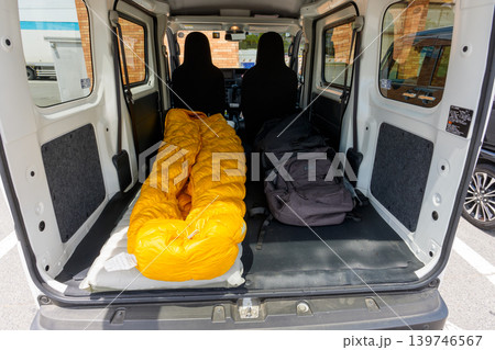 軽バンで楽しむ車中泊スタイル アウトドアと旅行のイメージ 軽バンで楽しむ車中泊スタイル アウトドアと旅行のイメージ 139746567