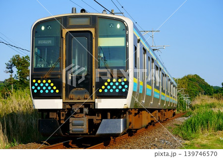 富浦ストレートを走るE131系 富浦ストレートを走るE131系 139746570