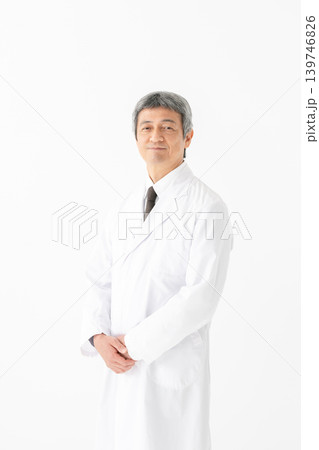 医療　白衣の男性　 139746826