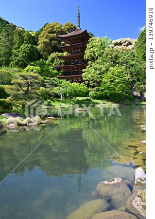 西の京　国宝　瑠璃光寺五重塔 139746919