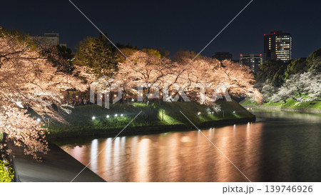 春の千鳥ヶ淵の夜景 夜桜ライトアップイベント「千代田のさくらまつり」【東京都・千代田区】 春の千鳥ヶ淵の夜景 夜桜ライトアップイベント「千代田のさくらまつり」【東京都・千代田区】 139746926