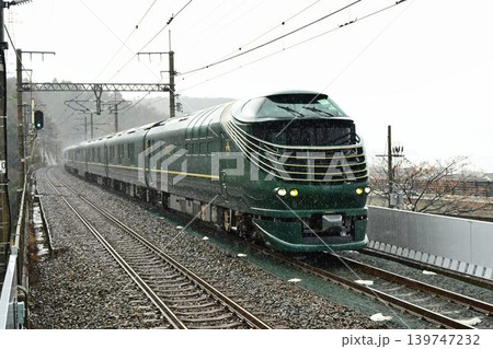 TWILIGHT EXPRESS 瑞風 湖西線 北小松駅を行く TWILIGHT EXPRESS 瑞風 湖西線 北小松駅を行く 139747232