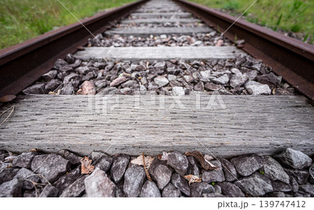 線路 枕木 レール クローズアップ 鉄道 石 砂利 廃線 テクスチャ 背景素材 線路 枕木 レール クローズアップ 鉄道 石 砂利 廃線 テクスチャ 背景素材 139747412