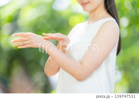 新緑 女性 ビューティー 手元 新緑 女性 ビューティー 手元 139747531