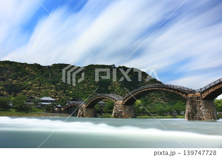 流れる雲と錦帯橋 流れる雲と錦帯橋 139747728