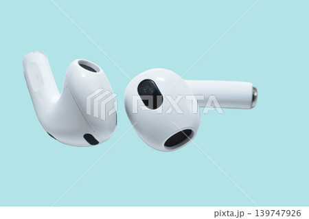 Wireless white headphones for children. 139747926