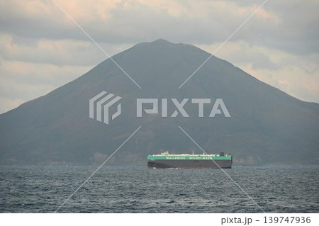 トカラ列島の北端にある火山島　口之島 139747936
