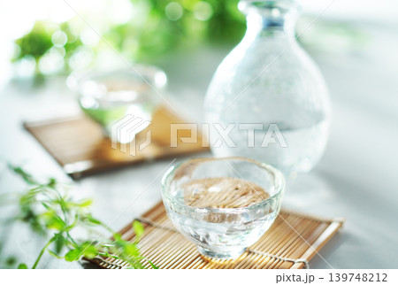 夏の冷酒(イメージ) 139748212