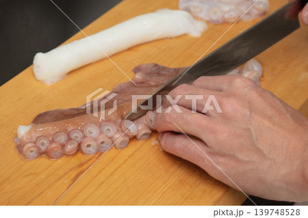 生タコの調理　タコの皮のむき方　 139748528