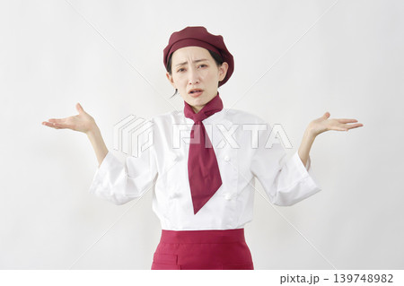 女性 パティシエ・パン屋・カフェ店員 ギブアップ 白背景 女性 パティシエ・パン屋・カフェ店員 ギブアップ 白背景 139748982