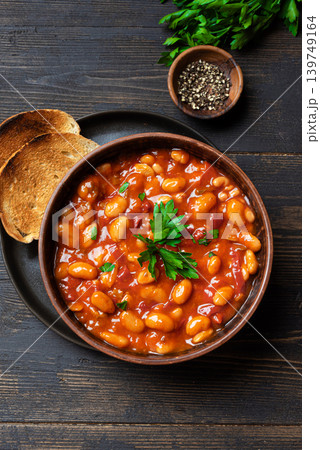 Chili Beans. White baked kidney bean stew. 139749164