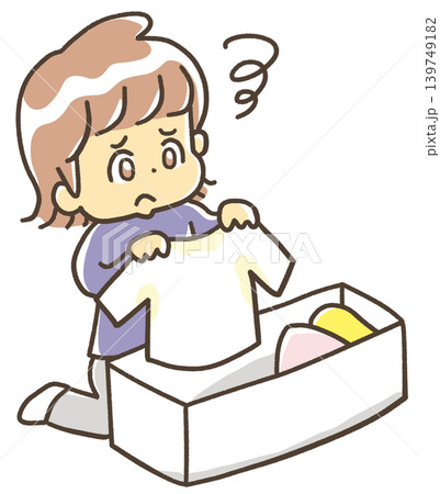 衣替えで取り出した服に黄ばみがあってがっかりしている人 衣替えで取り出した服に黄ばみがあってがっかりしている人 139749182