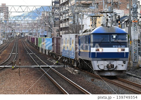 複々線東海道本線を行く長大貨物列車 甲南山手駅通過 複々線東海道本線を行く長大貨物列車 甲南山手駅通過 139749354