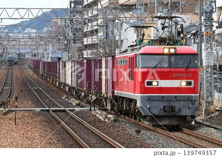 複々線東海道本線を行く長大貨物列車 甲南山手駅通過 複々線東海道本線を行く長大貨物列車 甲南山手駅通過 139749357