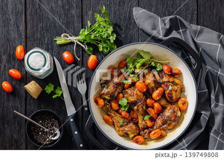Roasted chicken drumsticks with tomatoes in a pot 139749808