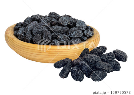 black raisins in wooden bowl isolated on white background 139750578