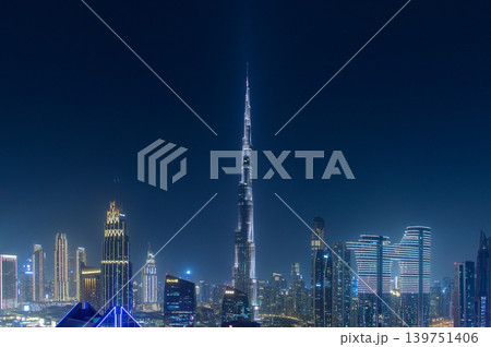 ドバイにあるブルジュハリファのとても美しい夜景 139751406