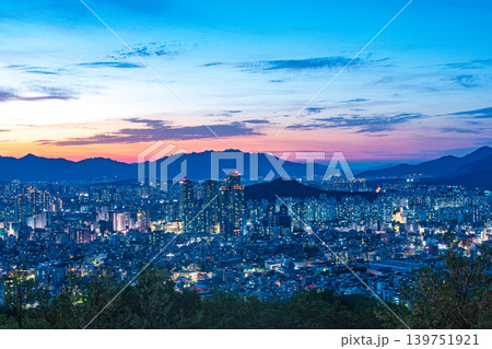 Seoul, South Korea - May. 17, 2026 : Breathtaking evening sky and twilight magic hour over the dense cityscape of Seoul from Yongmasan Mountain, South Korea Seoul, South Korea - May. 17, 2026 : Breathtaking evening sky and twilight magic hour over the dense cityscape of Seoul from Yongmasan Mountain, South Korea 139751921