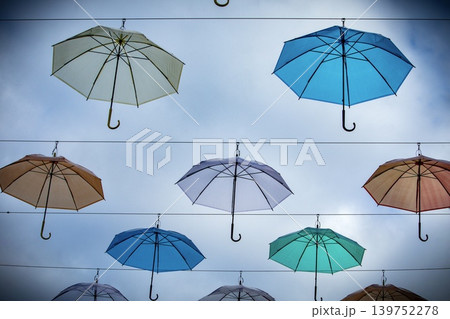 梅雨イメージ、曇り空のアンブレラスカイ 139752278