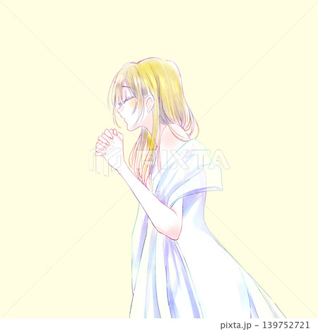 両手を組む女性　ストール　金髪　 139752721