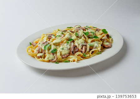 fettuccine with champignons, basil, in cream sauce, homemade, no people, 139753653