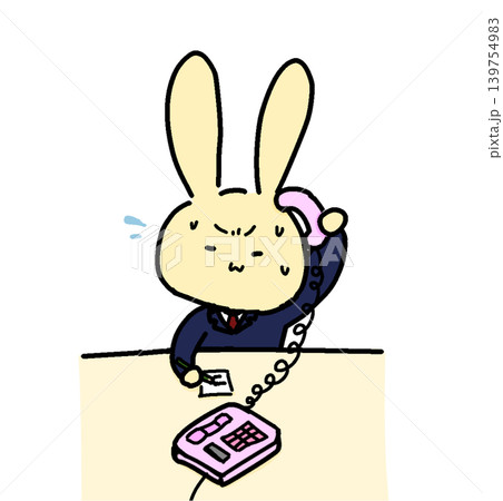 緊張しながらメモをとりつつ電話をとるうさぎ 139754983