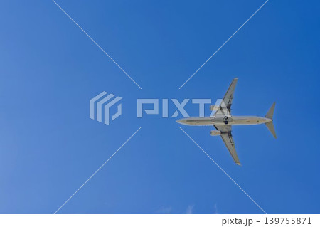 青空の仙台空港 離陸中の飛行機 宮城県名取市 青空の仙台空港 離陸中の飛行機 宮城県名取市 139755871