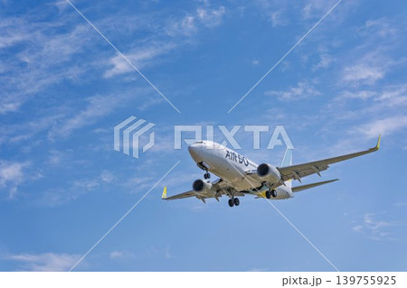 青空の仙台空港 着陸中の飛行機 宮城県名取市 青空の仙台空港 着陸中の飛行機 宮城県名取市 139755925