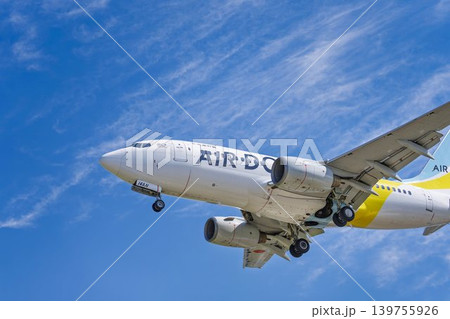 青空の仙台空港 着陸中の飛行機 宮城県名取市 青空の仙台空港 着陸中の飛行機 宮城県名取市 139755926
