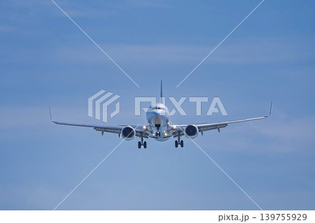 青空の仙台空港 着陸中の飛行機 宮城県名取市 青空の仙台空港 着陸中の飛行機 宮城県名取市 139755929