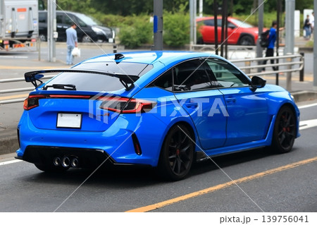 青い国産スポーツカー 139756041