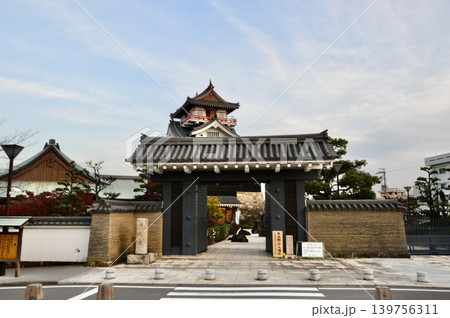 清洲城の大手門（愛知県清須市一場） 139756311