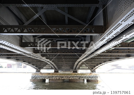 下から見た両国橋(東京都中央区東日本橋2丁目) 下から見た両国橋(東京都中央区東日本橋2丁目) 139757061