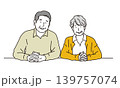 笑顔で肩を並べるシニア夫婦のイラスト素材 139757074