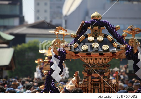 神輿が練り歩く8 神輿が練り歩く8 139757082