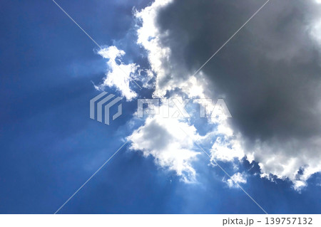 雨を呼ぶ夏の雲 139757132