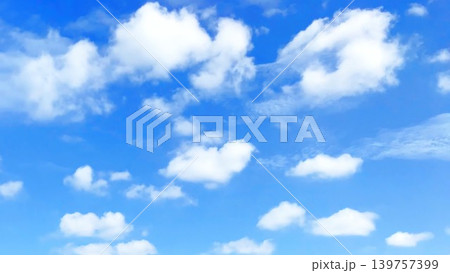 穏やかな秋の空と白い雲 139757399