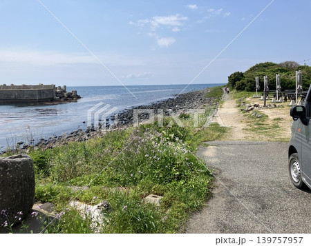 静かな海岸線と遊歩道風景 静かな海岸線と遊歩道風景 139757957