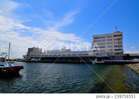 三浦市三崎水産物地方卸売市場　みさき魚市場 139758351