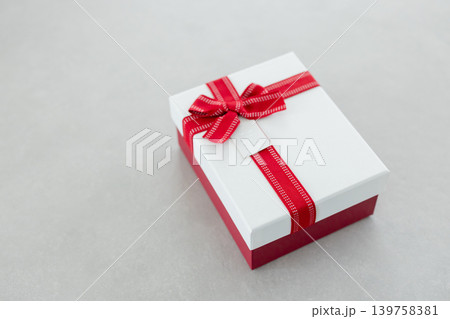 プレゼントの箱 139758381