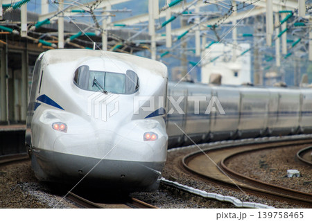 徳山駅を通過するN700S系電車 徳山駅を通過するN700S系電車 139758465