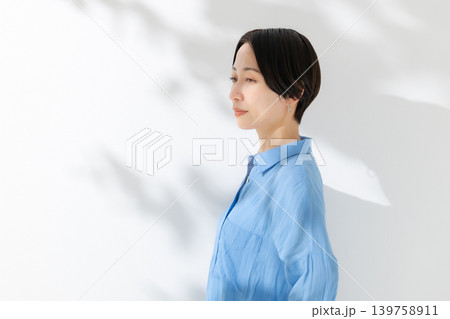笑顔の女性ポートレート 139758911