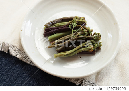 わらびの醤油漬け 139759006