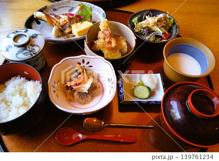 本日のランチ 焼き魚定食 本日のランチ 焼き魚定食 139761234
