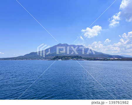 鹿児島県の桜島と空と海 139761982