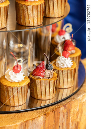 アフタヌーンティーのイメージ画像 カップケーキなどのスイーツの画像 アフタヌーンティーのイメージ画像 カップケーキなどのスイーツの画像 139762762