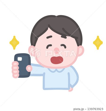 スマホを掲げる男性 スマホを掲げる男性 139763923