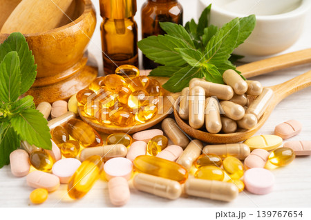 Fish oil vitamin with EPA and DHA,Alternative medicine herbal organic capsule with vitamin E omega 3. Fish oil vitamin with EPA and DHA,Alternative medicine herbal organic capsule with vitamin E omega 3. 139767654