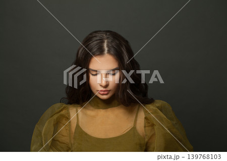 Healthy woman hair. Beautiful model with long curly hairstyle posing 139768103
