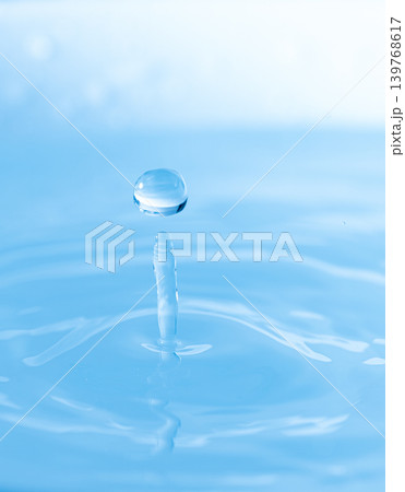 水しぶきのアクションショット 水しぶきのアクションショット 139768617